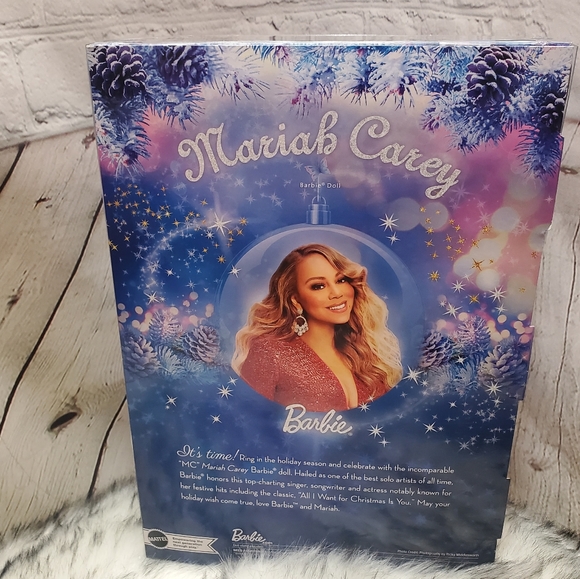 Barbie Signature - Mariah Carey Holiday Barbie - Picture 3 of 4